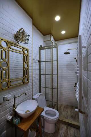 Отель Boutique Hotel Umbrella Тбилиси Двухместный номер с 1 кроватью и балконом-17